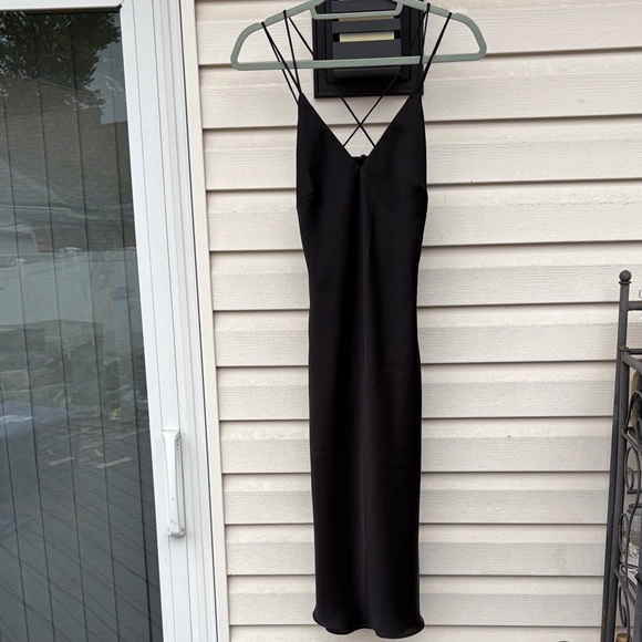 Fame and Partners Elegant Black Backless Dress - Picture 1 of 7